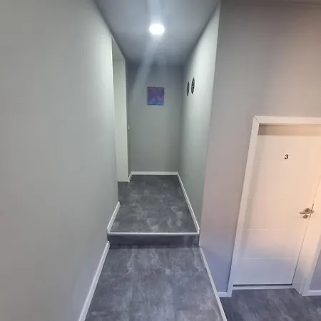 Versteckte Haus Im Haus Hostel *