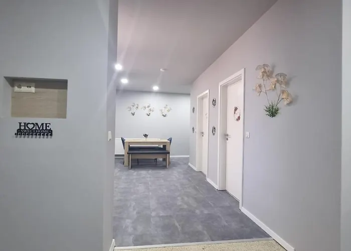 Versteckte Haus Im Haus Hostel *